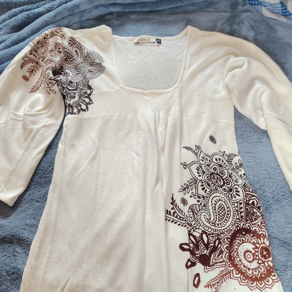 Annabelle Asymmetrical Graphic Cream Blouse